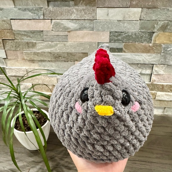 Handmade crochet chicken - Picture 2 of 4